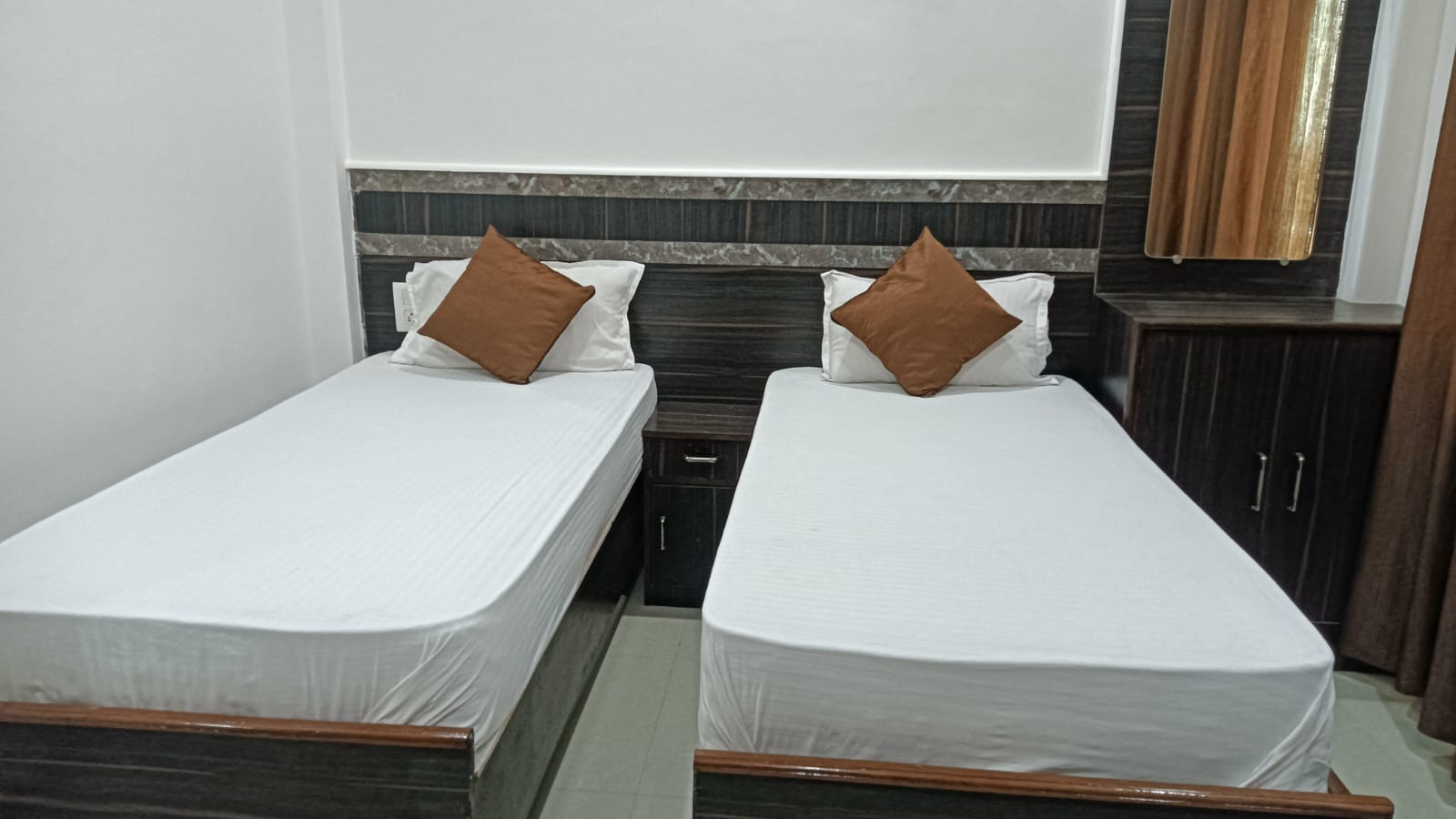 shared-room-location-2-002