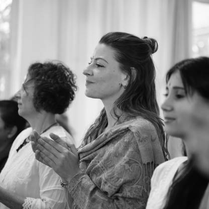 Una Experiencia Completamente